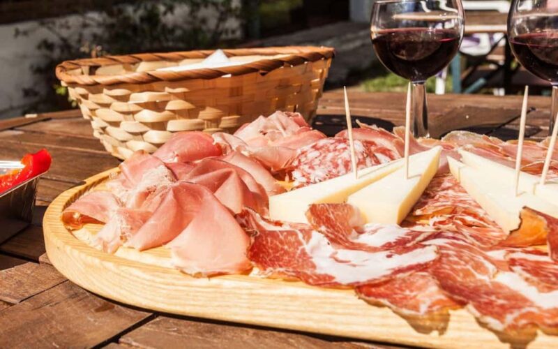 Modena Tour: Discover Food, Market & Highlights of the City - Visiting Giuseppe Giusti: A Tradition in Balsamic Vinegar