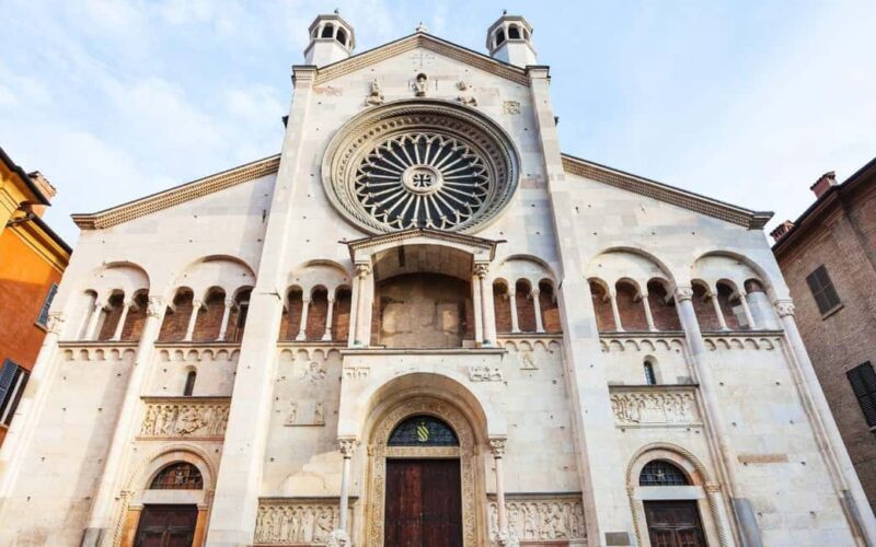 Modena Tour: Discover Food, Market & Highlights of the City - Savoring Regional Flavors with a Glass of Lambrusco