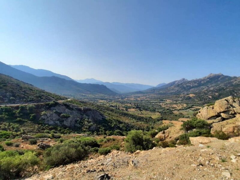 Moitié Terre, Moitié Mer - Coastal Ridge Lines and Creeks