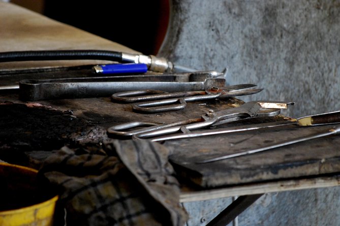 Molten glass magic - Glassblowing class - PRIVATE - How the Private Transfer Sets This Tour Apart