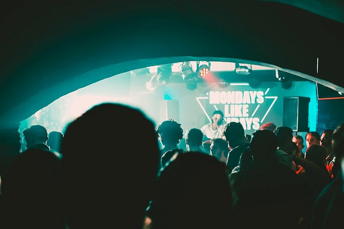 MONDAYS LIKE FRIDAYS - GIRLS 3 FREE DRINKS | Admission Ticket - Priced at just over $17, this tour offers great value for a lively 7-hour party. The adventure begins at 10:00 pm and continues late into the night, ensuring plenty of dancing and social interaction. Booking in advance is highly recommended, as the popularity of this event means it fills quickly.