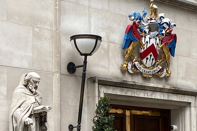 Money and Power in the City Sightseeing Tour - Key Points