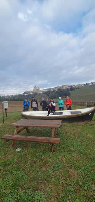 Monferrato: Guided hike to discover the secrets among hills and colors - Exploring the Monferrato Landscape: Vineyards, Hills, and Hidden Symbols