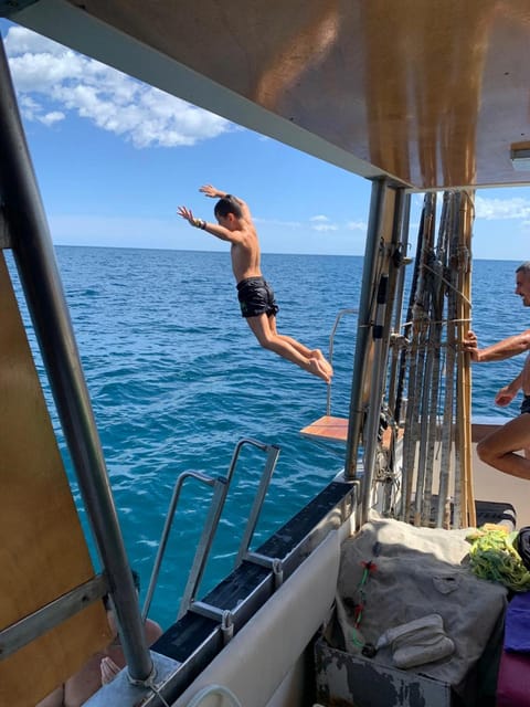 Monopoli: tour in barca a Polignano con soste e aperitivo - Monopoli: Tour in Barca a Polignano con Soste e Aperitivo