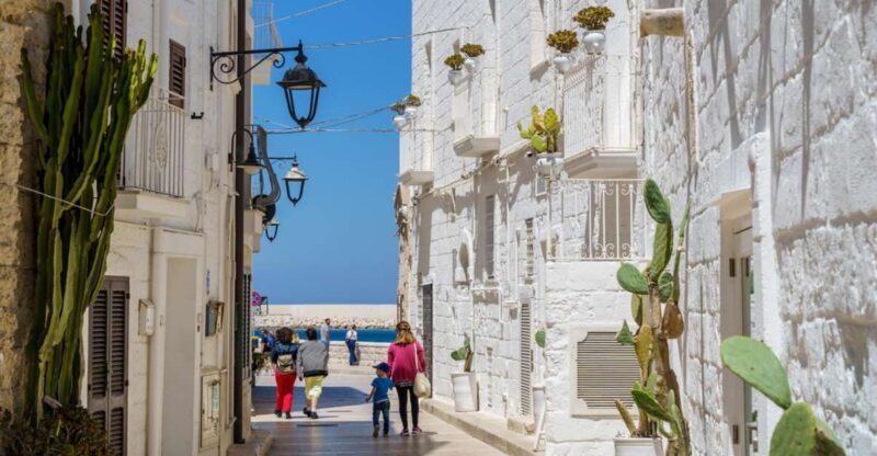 Monopoli: Walking Street Food Tour - Starting Point at Monopoli Train Station