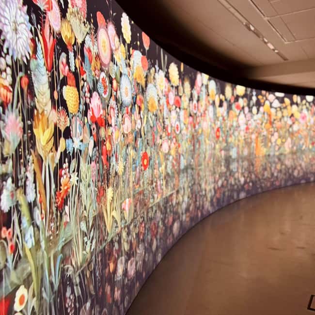 Mons: Guided tour of the "David Hockney. The Song of the Earth" - The Immersive Scenography and Atmosphere