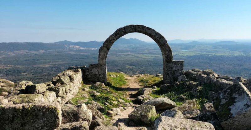 Monsanto (TV Game of Thrones): Private Day Tour from Lisbon - Filming Locations of House of the Dragon in Monsanto