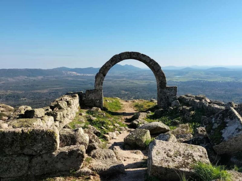 Monsanto (TV Game of Thrones): Private Day Tour from Lisbon - Trekking to the Castle and Village of Monsanto