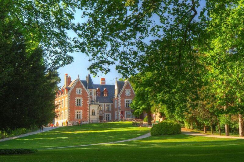 Mont Saint-Michel & Chateaux Country 3-Day Tour from Paris - Practicalities: Meeting Point, Accessibility, and Tips