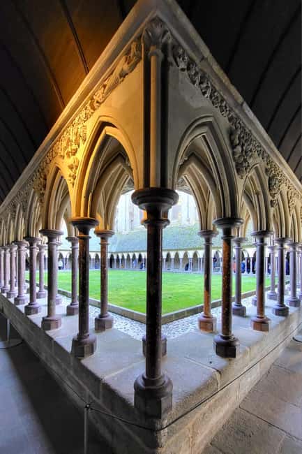 Mont Saint Michel : Full day private guided tour from Paris - Key Points