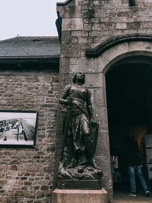 Mont Saint-Michel: Guided tour of the village and optional abbey entrance - Visiting the Gothic Abbey with Optional Entrance