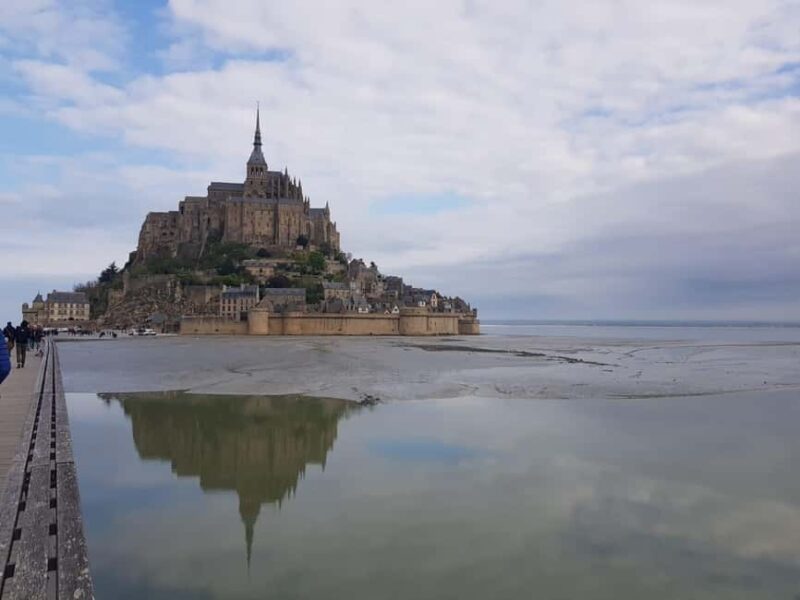 Mont Saint Michel: Village History and Legends Walking Tour - Starting Point and Transportation Logistics at Mont Saint Michel