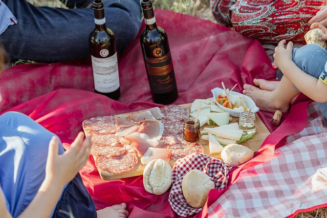 Montalcino: exclusive picnic in the vineyard with wine basket - Contact and Booking Details