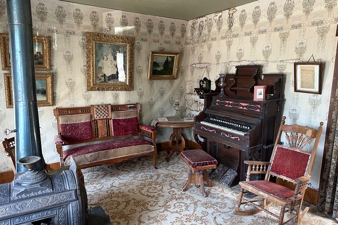 Montana Old West Towns: Virginia and Nevada City Private Tour - Experience Montana Wildlife at the Grizzly & Wolf Discovery Center