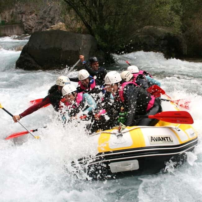 Montanejos: Extreme Rafting on the Mijares River - Meeting the Guides and Group Experience