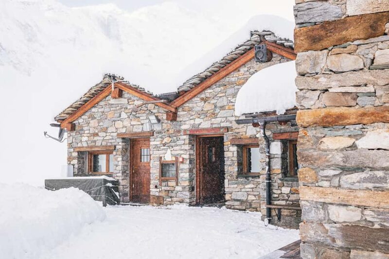 Monte Rosa: a typical lunch at a mountain lodge with a view of the mountains - Key Points