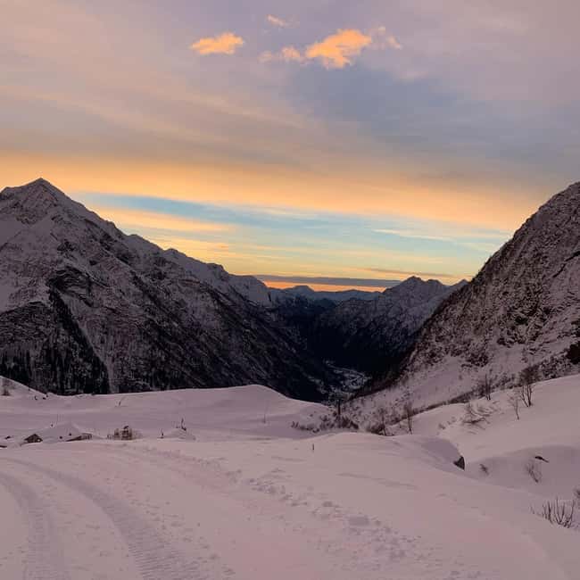 Monte Rosa: Dinner at high altitude with cable car transport - The Unique Setting of the Mountain Lodge at 2,000 Meters