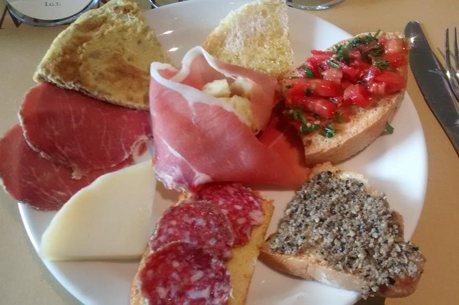 Montefalco: Winery and Oil Mill Tour in with Light Lunch - Key Points