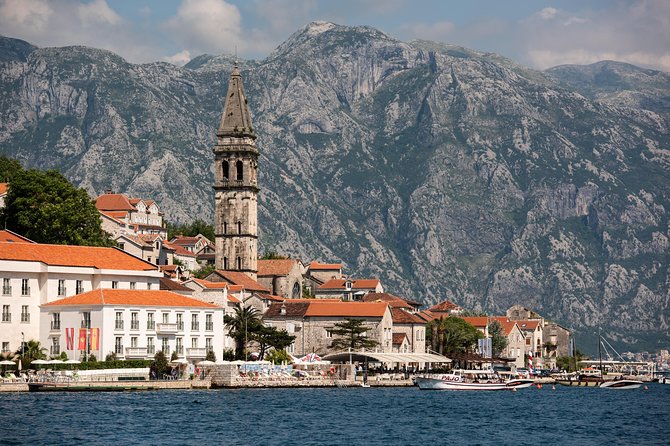 Montenegro: Bay of Kotor Day Trip from Dubrovnik English -Español - The Guide and Group Size