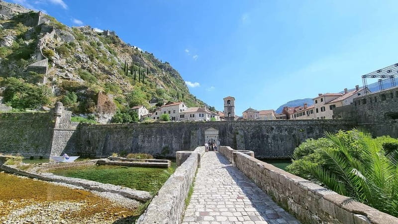 Montenegro & Bosnia combo day trip - Crossing into Montenegro at Grab and Approaching Perast