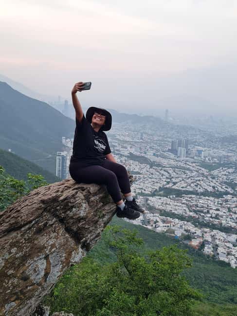 Monterrey: Pet-friendly hiking in Cerro del Chupón - Sunset and Nighttime Views from Cerro del Chupón