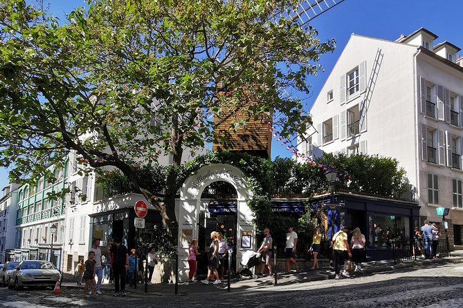 Montmartre and Sacre Coeur Private Guided Tour in Paris - The Experience: Guided Storytelling and Photo Opportunities