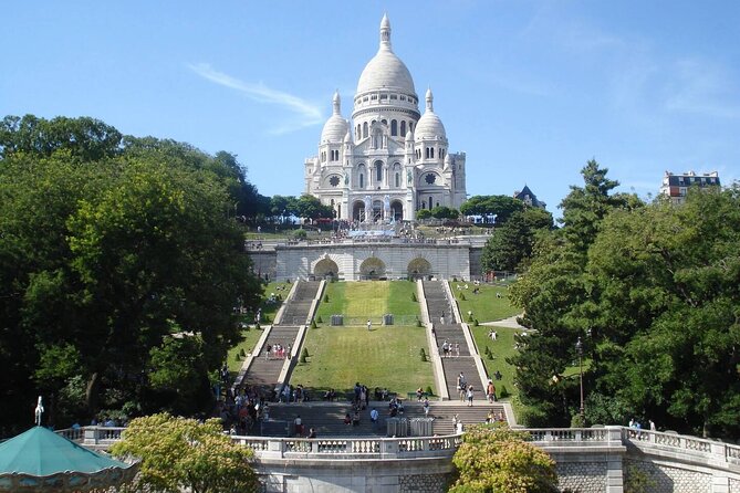 Montmartre and the Sacré-Coeur with the best guides in Paris - Starting at the Heart of Bohemia: Moulin Rouge and Montmartre