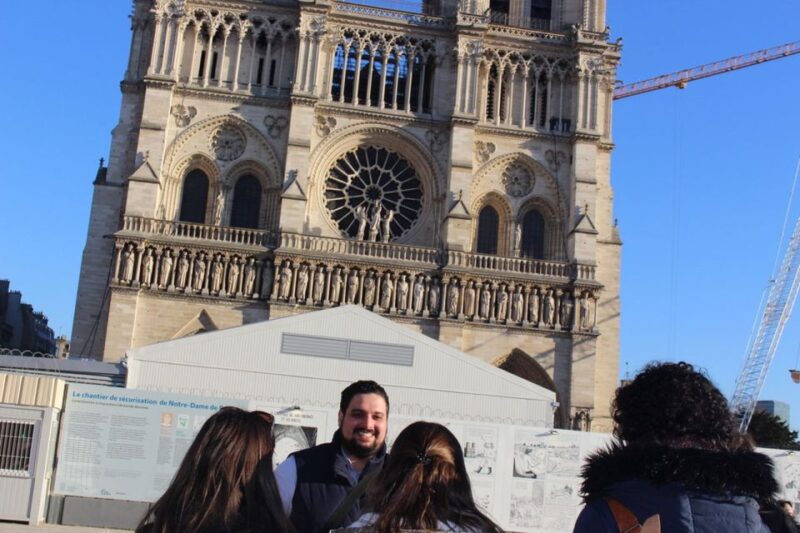 Montmartre Best Highlights & Wine and Cheese Tasting Tour - Sketching at the Lapin Agile: An Artistic Experience