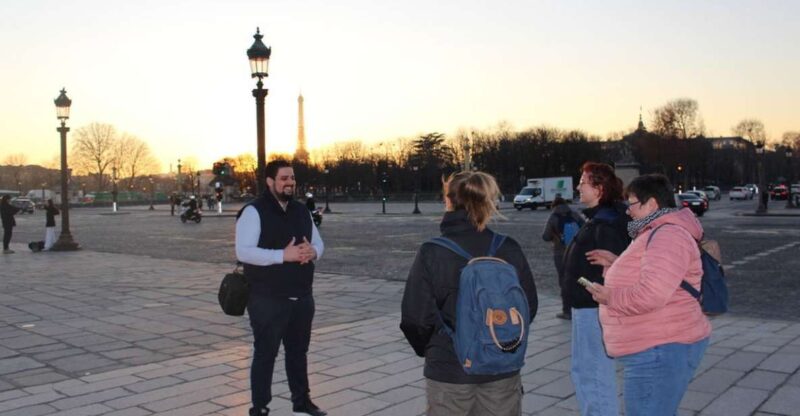 Montmartre Best Highlights & Wine and Cheese Tasting Tour - Discovering Hidden Corners and Photogenic Streets