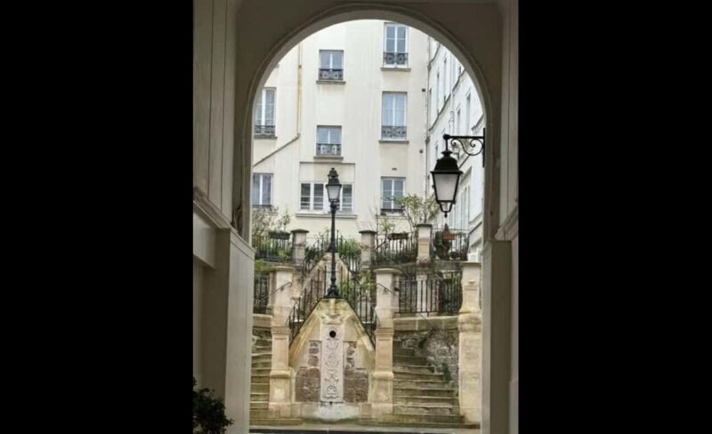 Montmartre for Art Lovers - Walking tour with Expert Guide - Artistic Activities and Interactive Trivia
