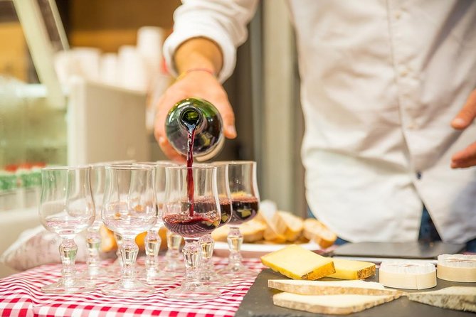 Montmartre French Bistrot Style Food & Wine Tasting Tour - Discovering Hidden Gems at Place du Tertre