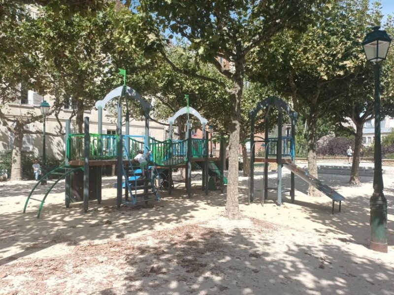 Montmartre: Guided Tour for Kids and Families - Visiting Moulin de la Gallette and Le Bateau-Lavoir