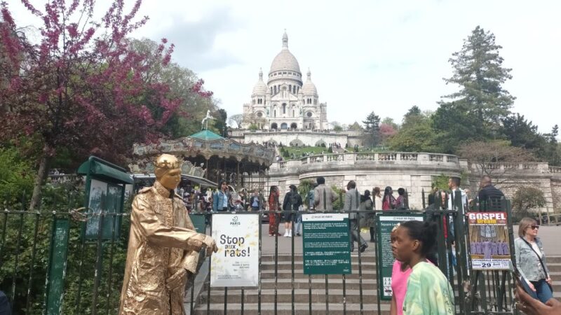 Montmartre: Guided Tour for Kids and Families - Finale at Place des Abbesses and the Moulin Rouge