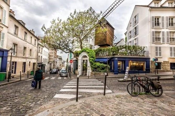Montmartre Guided Tour with Sacré Cur Church & City Views - Practical Details: Meeting Point, Group Size, and Booking