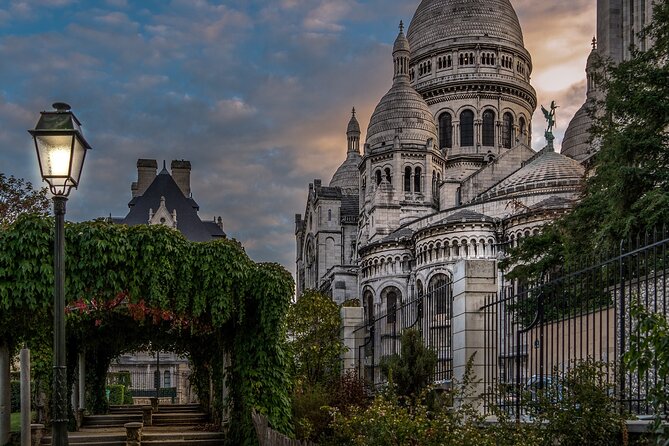 Montmartre guided walking tour with local guide in small group - Discovering Montmartre’s Historic Studios and Vintages
