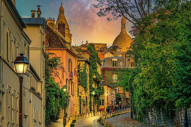 Montmartre guided walking tour with local guide in small group - The Guide: A Key Ingredient