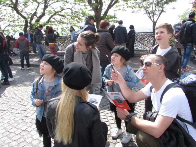 Montmartre: Private Treasure Hunt for Families and Kids - Discovering Art and History in Public Gardens