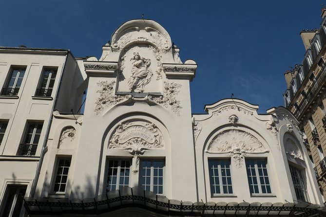 Montmartre Private Walking Tour - Practical Details: Meeting Location, Group Size, and Accessibility