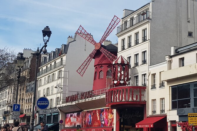 Montmartre Sacré Coeur and Moulin Rouge best shops and cafés - Art at "Place du Tertre" and Artistic Portraits