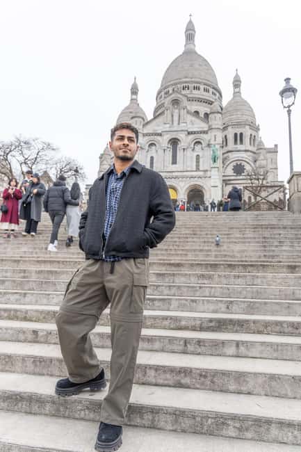 Montmartre Sacre Coeur area photoshoot by Paris photographer - Personalized, One-on-One Photo Session