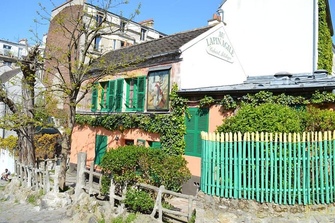 Montmartre & Sacré Coeur Private Historical 2-Hour Walking Tour in Paris - The Basilica of Sacré Coeur: Panoramic Views and Spiritual Grandeur