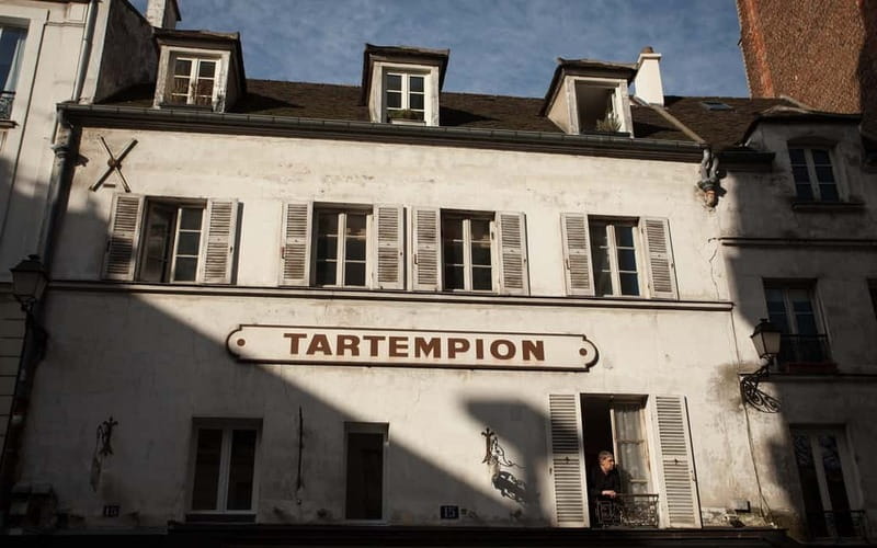 Montmartre : Small Group Guided Walking Tour - Key Points