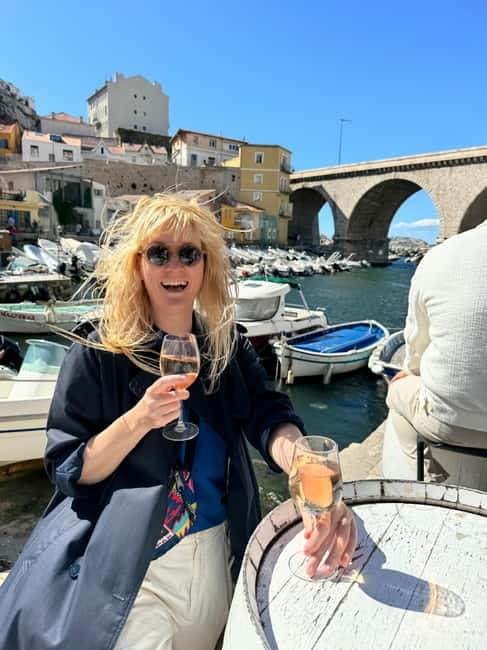 Montmartre. The artist village+its unique charm. My hood. - Practical Details: Meeting Point and Group Size