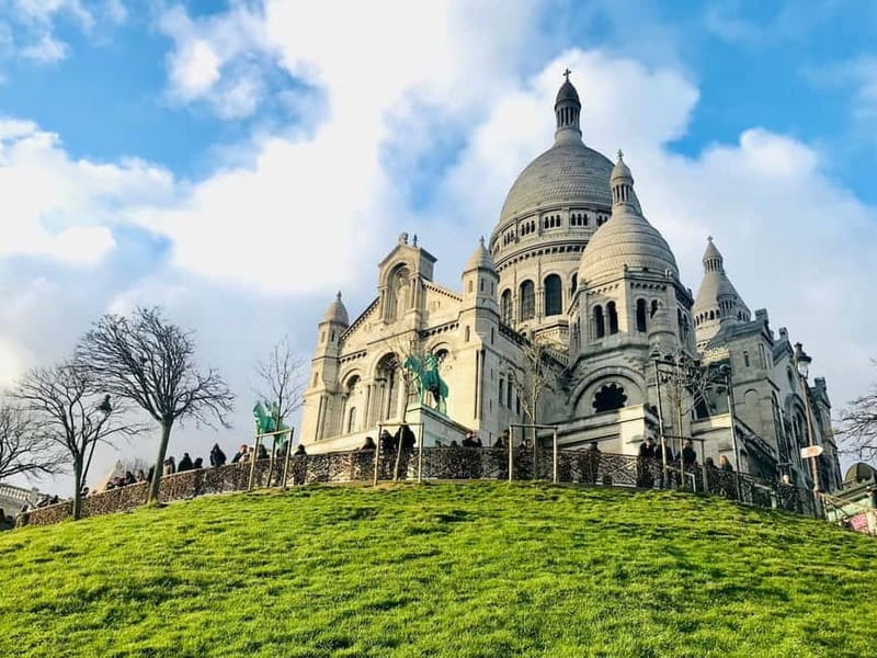 Montmartre. The artist village+its unique charm. My hood. - What Is Included and What Costs Extra