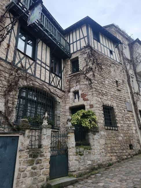 Montmartre: The Bohemian Heart of Paris - The Guide: Expert Storytellers in Spanish