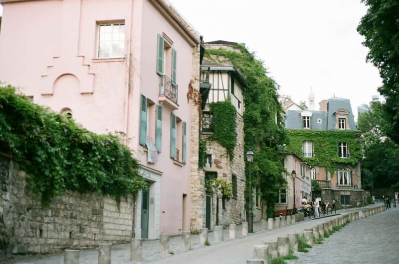 Montmartre Walking Tour: Art, History & Bohemian Life - The Artistic Roots at Bateau-Lavoir and the Sculpture at Passe-Muraille