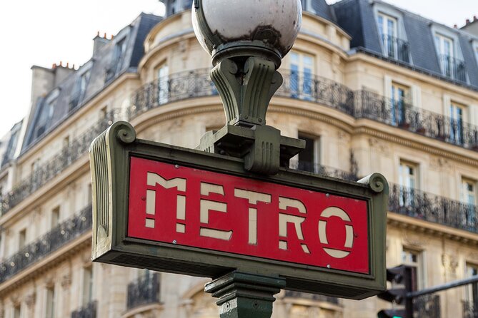 Montmartre Walking Tour: The Best of Art, Culture &Parisian Charm - The Love Wall Celebrates Universal Affection