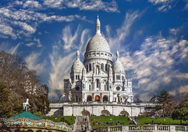 Montmartre Walking Tour with a Local Guide - Inside and Outside of Sacré Coeur Basilica
