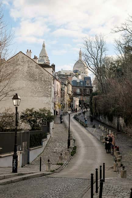 Montmartre Walking Tour with Smartphone App - Key Points