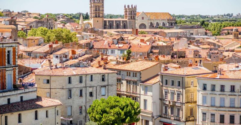 Montpellier: Express Walk with a Local in 60 minutes - Exploring Montpellier’s Historic Streets